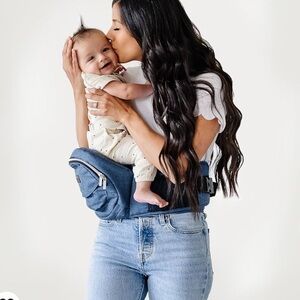 Tushbaby hip carrier